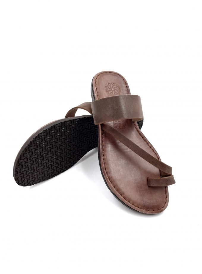 flat brown round toe leather sandals