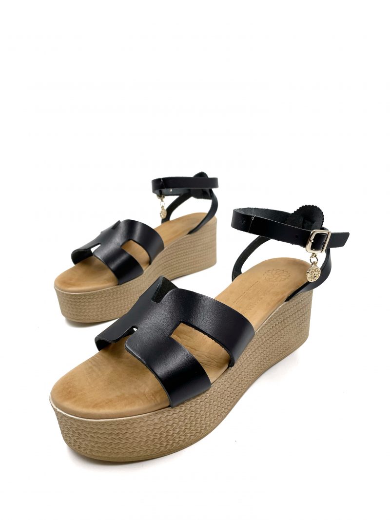 black strappy leather platform sandals